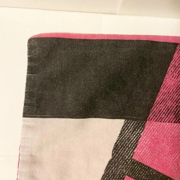 2013 Hello Kitty  Pink and Black Standard Size 29 x 18 inch 1 Piece Pillowcase - Picture 5 of 16